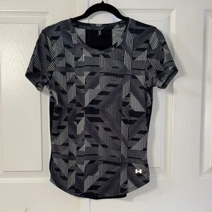 NWOT Under Armour Black and White Patterned Athletic Breathable Short Sleeve